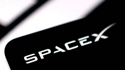 SpaceX stock rises as revenue jumps 161% and Elon Musk considers a possible Tesla merger. (REUTERS/Dado Ruvic/Illustration/File Photo) (REUTERS)