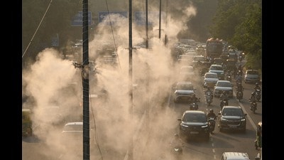 Sprinkler sprays water to settle dust on Vikas Marg near ITO as pollution levels rise in the Delhi-NCR region on Wednesday. (HT photo) Sprinkler sprays water to settle dust on Vikas Marg near ITO as pollution levels rise in the Delhi-NCR region on Wednesday. (HT photo)