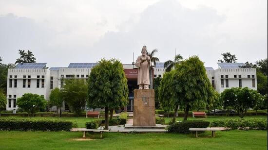 However, the protesting students rejected the order of panel constitution, demanding notification of the students’ union election to call off the strike. (HT Archive)