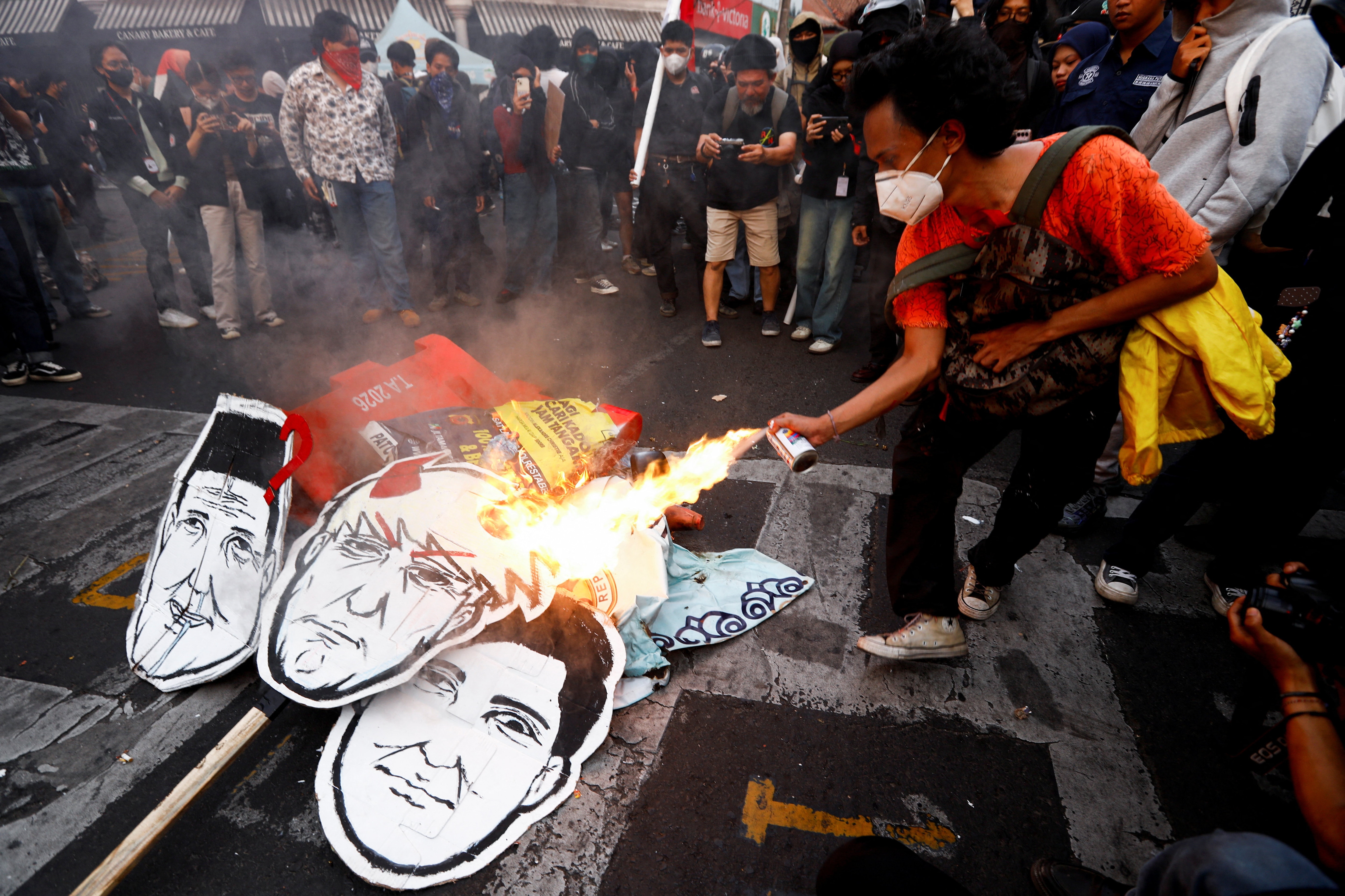 A demonstrator sets effigies on fire during a protest against the government's handling of wildfires and calling for an end to corruption and nepotism (REUTERS)