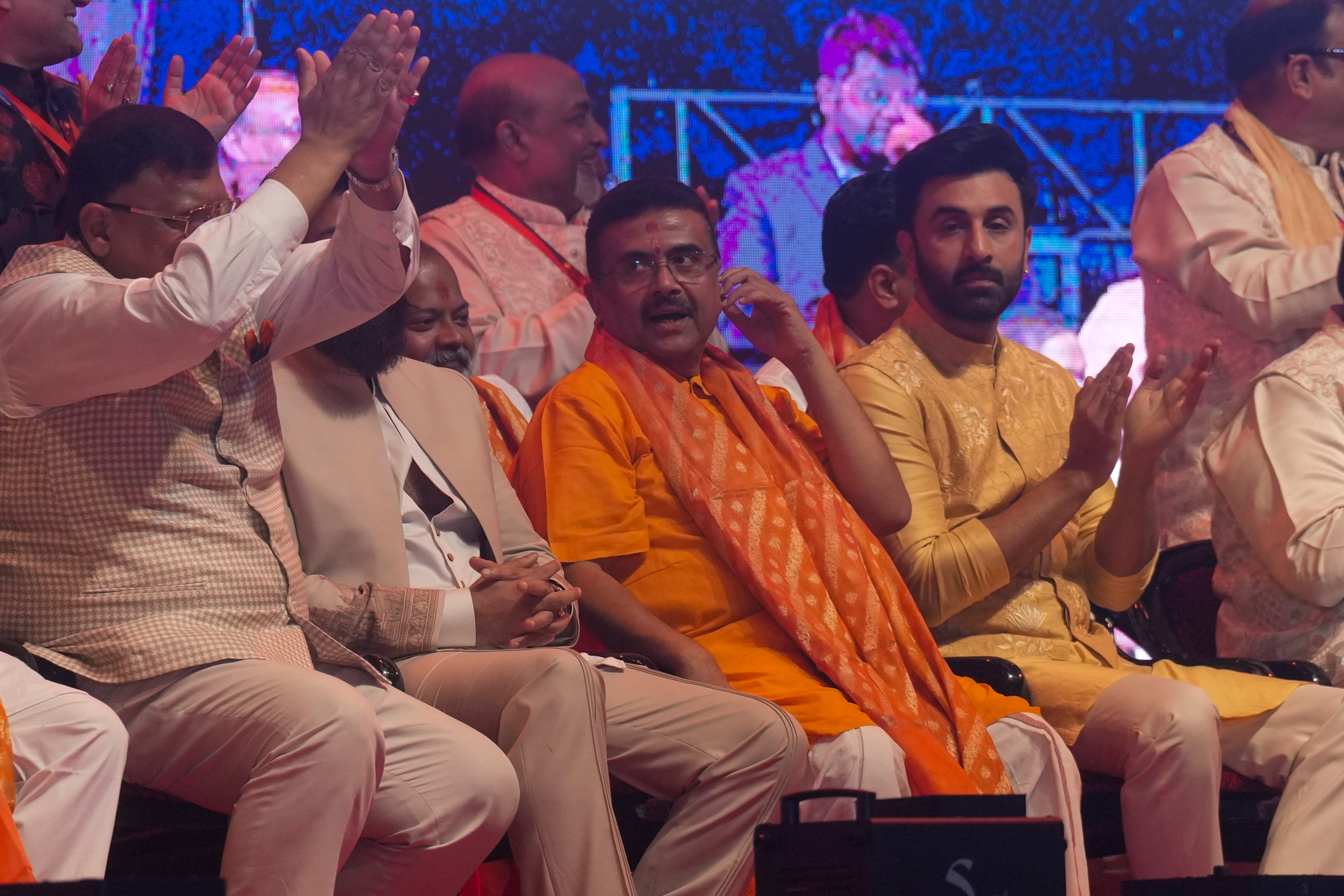 অনুষ্ঠানের ফাঁকে যশ-রণবীর-শুভেন্দু (PTI) অনুষ্ঠানের ফাঁকে যশ-রণবীর-শুভেন্দু (PTI)