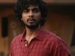 Naslen in a still from Scene.