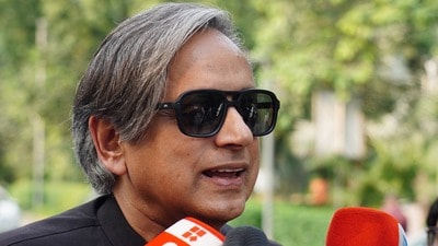 রাহুল গান্ধীর ভিয়েতনাম সফর নিয়ে কী বললেন শশী থরুর? (Ritik Sharma) রাহুল গান্ধীর ভিয়েতনাম সফর নিয়ে কী বললেন শশী থরুর? (Ritik Sharma)