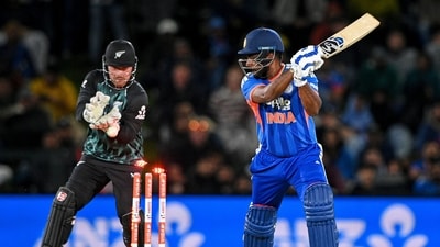 After the great start, India lost a flurry of wickets with the spin duo of Michael Bracewell and Mitchell Santner inflicting the mini collapse. (AP)
