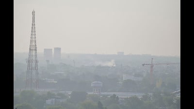 An aerial view of New Delhi Railway Station shrouded in haze amid rising pollution levels in New Delhi on Thursday. (RAJ K RAJ /HT PHOTO) An aerial view of New Delhi Railway Station shrouded in haze amid rising pollution levels in New Delhi on Thursday. (RAJ K RAJ /HT PHOTO)