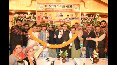 Anurag Thakur, MP Suresh Kashyap and Leader of opposition Jai Ram Thakur welcomed during the felicitation ceremony for newly elected representatives and a convention for party workers in the Theog assembly constituency, Shimla on Thursday (HT Photo) Anurag Thakur, MP Suresh Kashyap and Leader of opposition Jai Ram Thakur welcomed during the felicitation ceremony for newly elected representatives and a convention for party workers in the Theog assembly constituency, Shimla on Thursday (HT Photo)