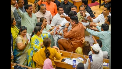 The civic body passed 23 agenda items without deliberation, including proposals for waste-processing facilities at four landfill sites and a dung-based biogas plant at Bhalswa Dairy. (HT Photo) The civic body passed 23 agenda items without deliberation, including proposals for waste-processing facilities at four landfill sites and a dung-based biogas plant at Bhalswa Dairy. (HT Photo)