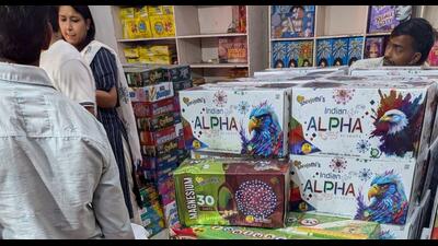 Packets with printed prices of ₹1,400 were being offered for ₹400 to ₹500, while a packet of sparklers was priced at ₹500, bombs at ₹1,000 and flower pots, or anars, at ₹350. (HT Photo) Packets with printed prices of ₹1,400 were being offered for ₹400 to ₹500, while a packet of sparklers was priced at ₹500, bombs at ₹1,000 and flower pots, or anars, at ₹350. (HT Photo)
