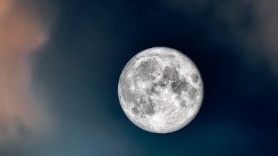 Read why spiritual seekers meditate on a full Moon day. Read why spiritual seekers meditate on a full Moon day.