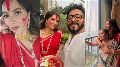 রাজের মায়ের সঙ্গে শুভশ্রী। রাজের মায়ের সঙ্গে শুভশ্রী।