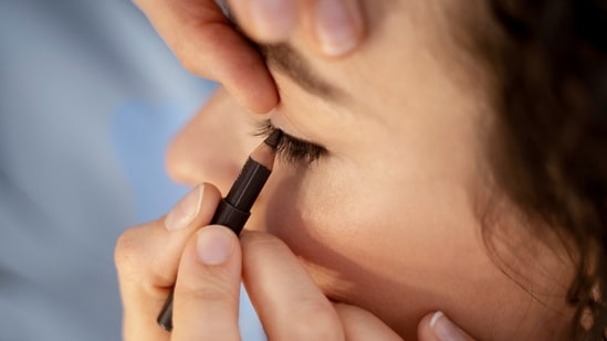 Eye makeup looks require precautions. (Picture credit: Freepik)