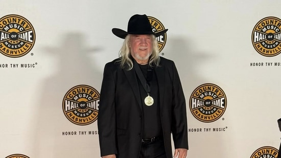 Country singer John Anderson dies at 71.