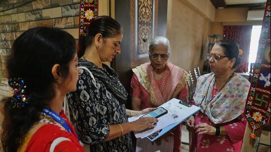 In Mumbai, more than 5,500 electors in Dahisar and around 2,800 in Malabar Hill are yet to submit documents despite receiving notices from election officials. (HT Photo/Representation)