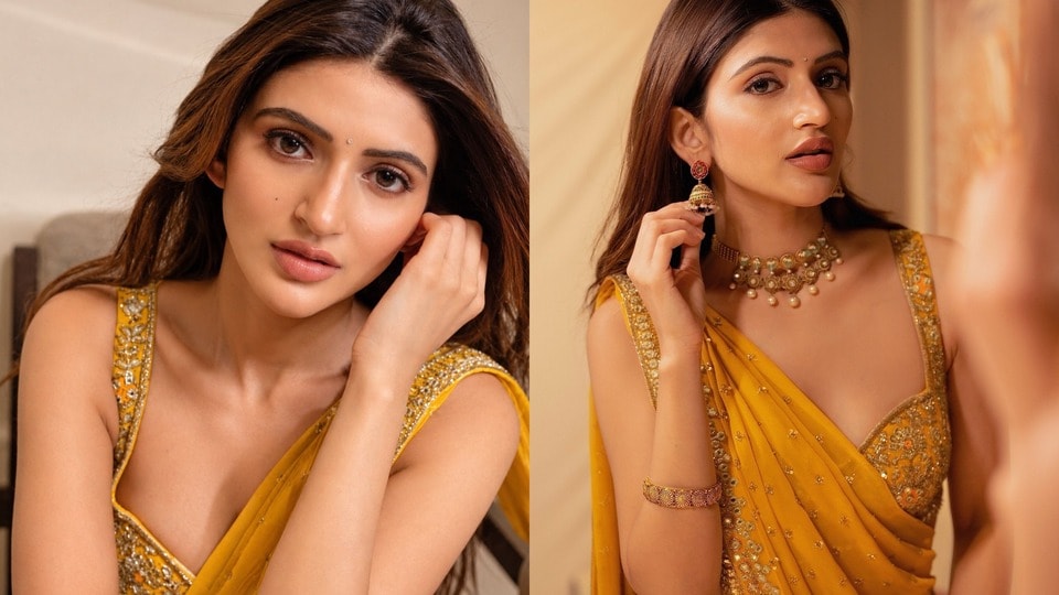 <p>సెన్సేషనల్ బ్యూటీ శ్రీలీల మరోసారి గ్లామర్ షోతో అదరగొట్టింది. తాజాగా చీరలో దిగిన ఫొటోలను ఈ భామ తన ఇన్ స్టాలో పోస్టు చేసింది. </p>(instagram-SREELEELA)