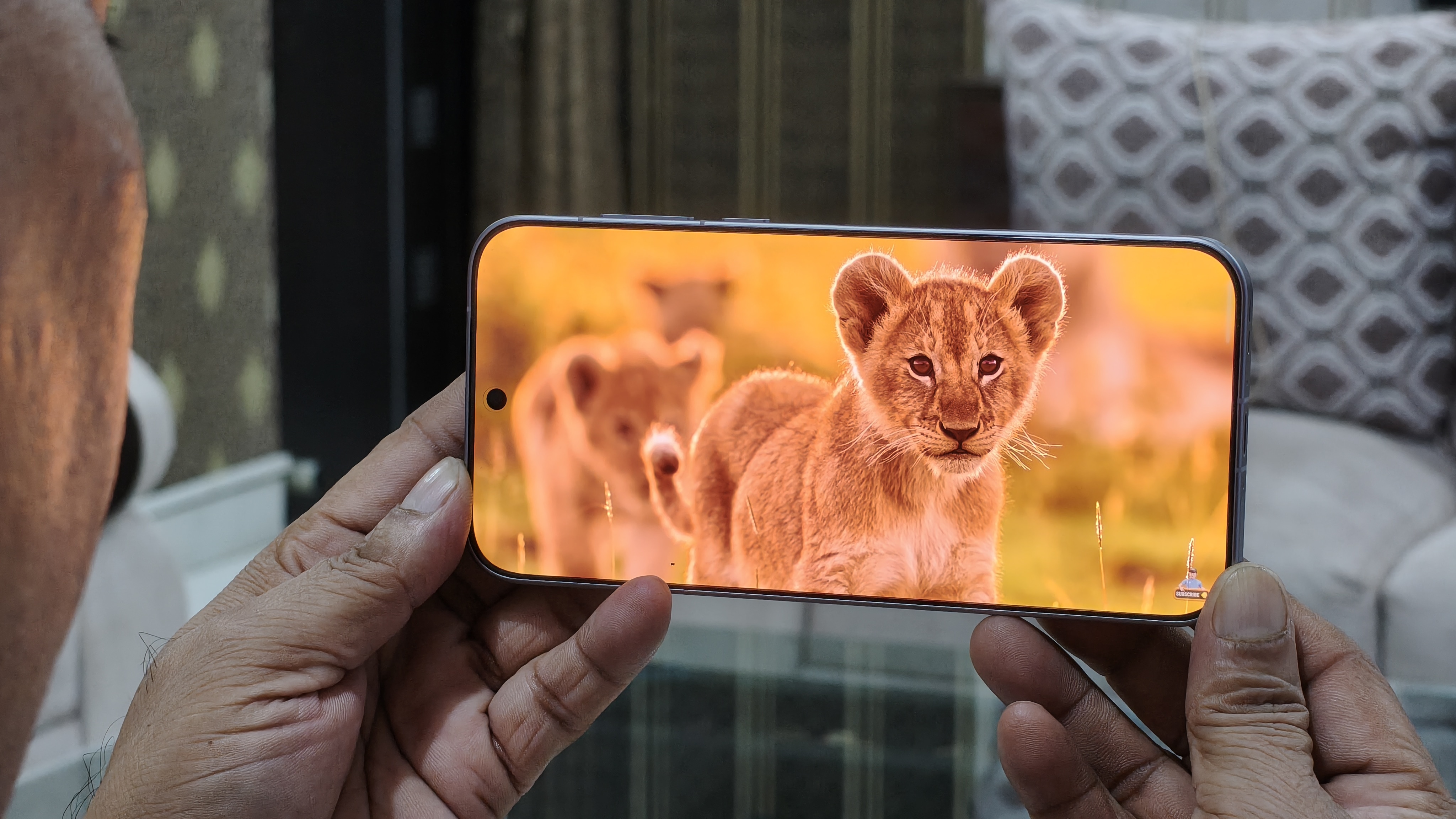 OPPO’s Find X10 flagships feature vivid 144Hz LTPO displays with Dolby Vision, high brightness and wide colour support. (Shubh Bhushan - Hindustan Times) OPPO’s Find X10 flagships feature vivid 144Hz LTPO displays with Dolby Vision, high brightness and wide colour support. (Shubh Bhushan - Hindustan Times)