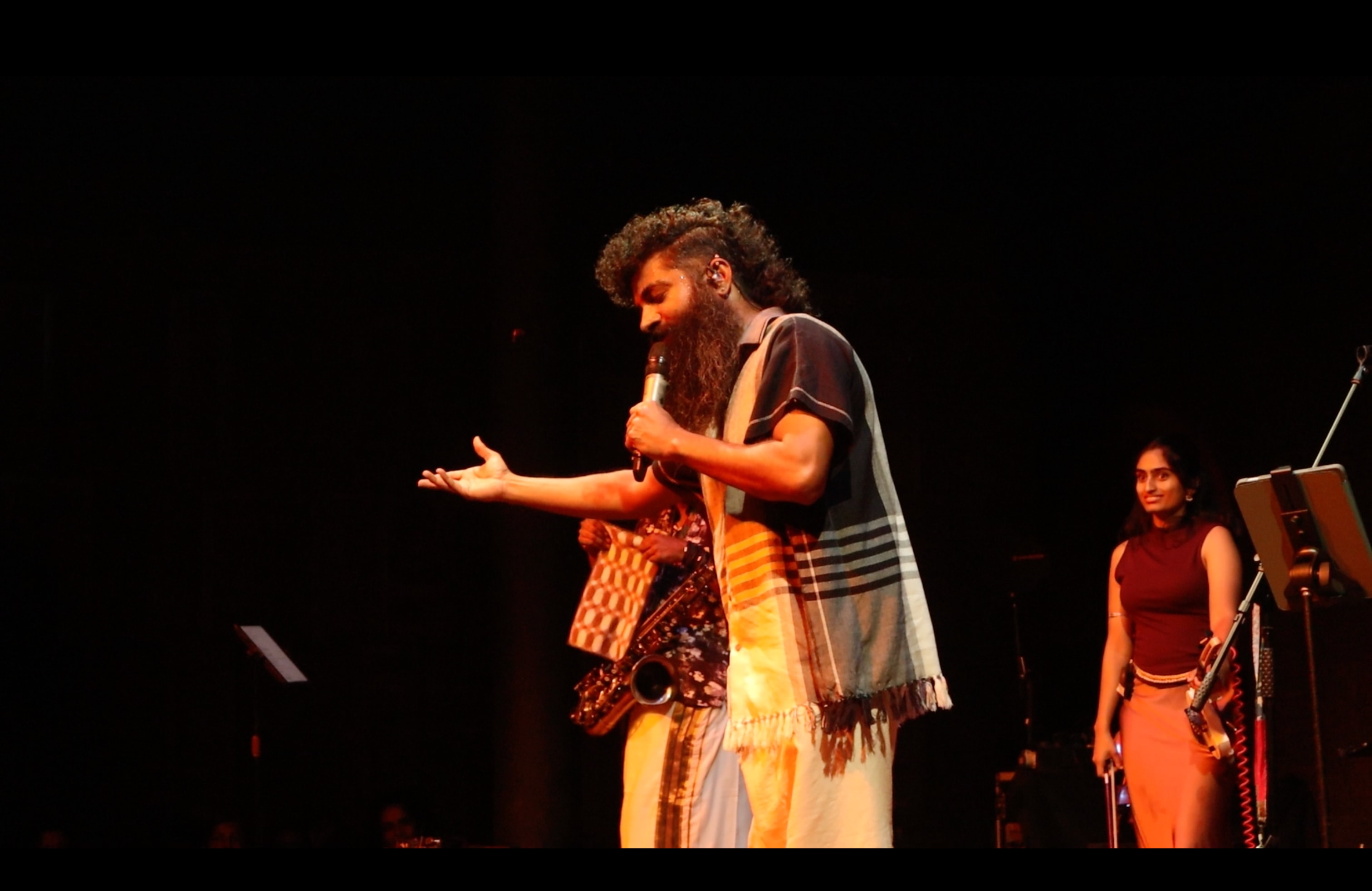 Vasu Dixit in performance (Adishakti Theatre) Vasu Dixit in performance (Adishakti Theatre)