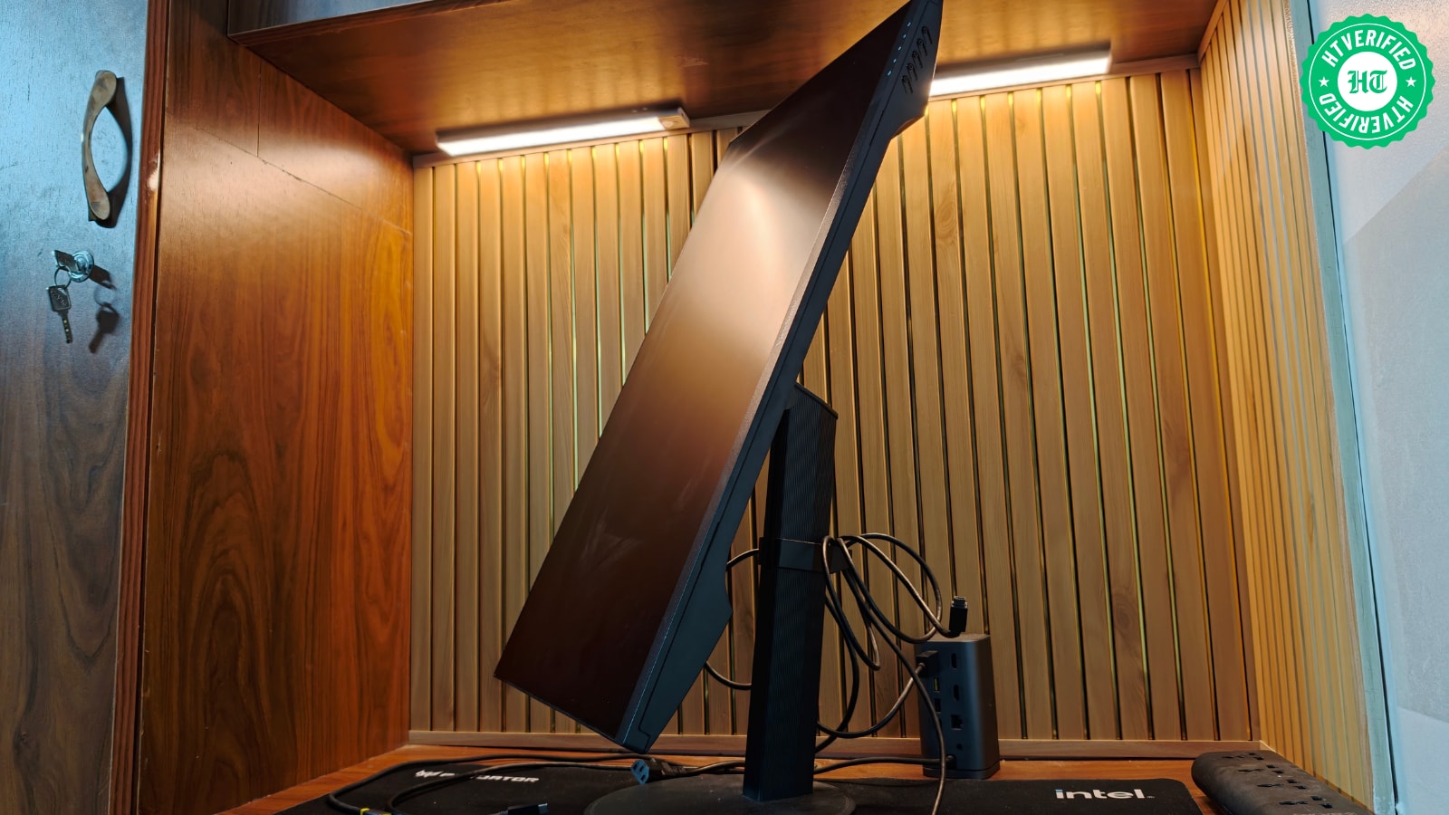 The VG2709U-2K's versatile stand makes it easier to find a comfortable viewing position, especially when switching between sitting and standing. (Shubh Bhushan - Hindustan Times) The VG2709U-2K's versatile stand makes it easier to find a comfortable viewing position, especially when switching between sitting and standing. (Shubh Bhushan - Hindustan Times)