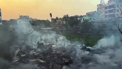ফের শহরে অগ্নিকাণ্ড! সিটি সেন্টার ২র কাছে পুড়ে ছাই বস্তির বহু বাড়িঘর (ANI Video Grab) (ANI Video Grab) ফের শহরে অগ্নিকাণ্ড! সিটি সেন্টার ২র কাছে পুড়ে ছাই বস্তির বহু বাড়িঘর (ANI Video Grab) (ANI Video Grab)