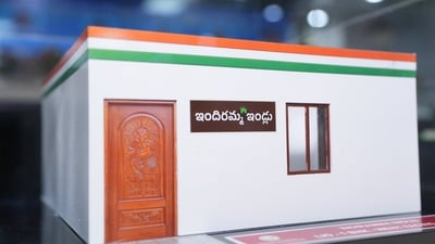 <p>ముఖ్యమంత్రి రేవంత్ రెడ్డి యోచనకు అనుగుణంగా ప్రతి నియోజకవర్గాన్ని ఒక యూనిట్గా తీసుకొని ఈ కార్యక్రమాన్ని అమలు చేస్తున్నట్లు మంత్రి తెలిపారు. క్యూర్ పరిధిలో మొత్తంగా లక్ష ఇళ్ల నిర్మాణం లక్ష్యంగా పెట్టుకోగా, మొదటి విడతలో ప్రతి నియోజకవర్గానికి సుమారు 500 ఇళ్ల చొప్పున నిర్మిస్తారు. మొదటి విడత భూముల సేకరణ పూర్తి చేస్తూనే, తదుపరి విడతలకు అనువైన భూముల గుర్తింపుపై అధికారులు నిరంతర పర్యవేక్షణ ఉంచాలని దిశానిర్దేశం చేశారు.</p><p> </p> <p>ముఖ్యమంత్రి రేవంత్ రెడ్డి యోచనకు అనుగుణంగా ప్రతి నియోజకవర్గాన్ని ఒక యూనిట్గా తీసుకొని ఈ కార్యక్రమాన్ని అమలు చేస్తున్నట్లు మంత్రి తెలిపారు. క్యూర్ పరిధిలో మొత్తంగా లక్ష ఇళ్ల నిర్మాణం లక్ష్యంగా పెట్టుకోగా, మొదటి విడతలో ప్రతి నియోజకవర్గానికి సుమారు 500 ఇళ్ల చొప్పున నిర్మిస్తారు. మొదటి విడత భూముల సేకరణ పూర్తి చేస్తూనే, తదుపరి విడతలకు అనువైన భూముల గుర్తింపుపై అధికారులు నిరంతర పర్యవేక్షణ ఉంచాలని దిశానిర్దేశం చేశారు.</p><p> </p>