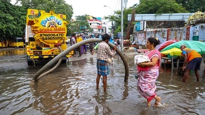 చెన్నై వర్షాల వేళ తీసిన ఫొటో.. చెన్నై వర్షాల వేళ తీసిన ఫొటో..