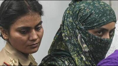 Shraddha, her sister Rashmi and driver Tanveer Ali alias Danish were arrested by a joint team of Lucknow Police and the Uttar Pradesh Special Task Force in Nagpur on October 20. (HT File) Shraddha, her sister Rashmi and driver Tanveer Ali alias Danish were arrested by a joint team of Lucknow Police and the Uttar Pradesh Special Task Force in Nagpur on October 20. (HT File)