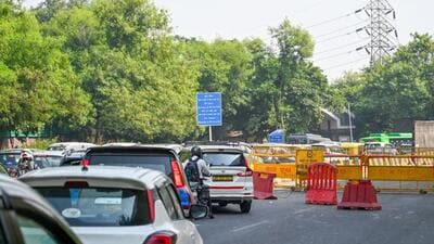 The congestion on NH-48 had also worsened due to restrictions on entry of heavy vehicles into Gurugram between 8am and 10am. (HT photo)