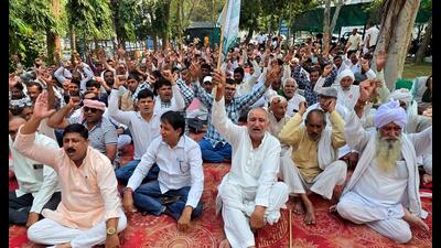 The statewide strike by Haryana’s electricity employees and engineers ended on Friday evening following talks with the government. (Manoj Dhaka/HT) The statewide strike by Haryana’s electricity employees and engineers ended on Friday evening following talks with the government. (Manoj Dhaka/HT)