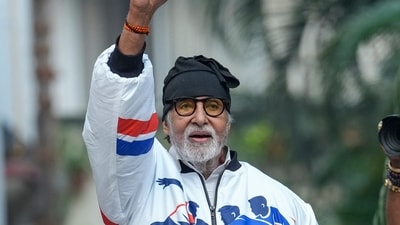 Amitabh Bachchan greets fans at his residence Jalsa, in Mumbai, Sunday, Oct. 18, 2026. (PTI Photo/Kunal Patil)(PTI10_18_2026_000445A) (PTI)