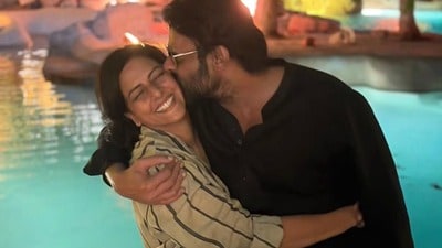 Prabhas Birthday: ప్రభాస్ బర్త్డే.. ప్రశాంత్ నీల్ భార్యకు ప్రేమతో కూడిన ముద్దు.. కల్కి 2 సెట్స్లో రెబల్ స్టార్ Prabhas Birthday: ప్రభాస్ బర్త్డే.. ప్రశాంత్ నీల్ భార్యకు ప్రేమతో కూడిన ముద్దు.. కల్కి 2 సెట్స్లో రెబల్ స్టార్