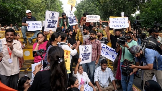 Anti-CEC protests LIVE: Students and citizens raise slogans as they conduct a march from the Press Club of India under the banner ‘Reclaim Jantar Mantar’, demanding the resignation of CEC Gyanesh Kumar, in New Delhi. Anti-CEC protests LIVE: Students and citizens raise slogans as they conduct a march from the Press Club of India under the banner ‘Reclaim Jantar Mantar’, demanding the resignation of CEC Gyanesh Kumar, in New Delhi.