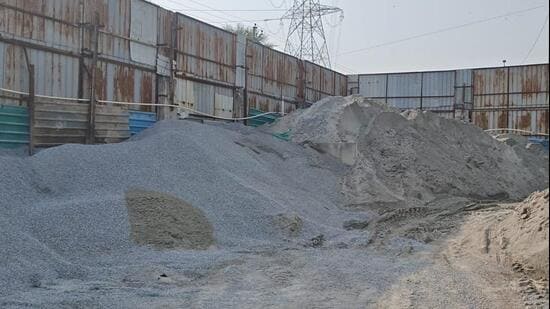 According to the report, four anti-smog guns had been installed at the site, but none was operational. (HT photo)