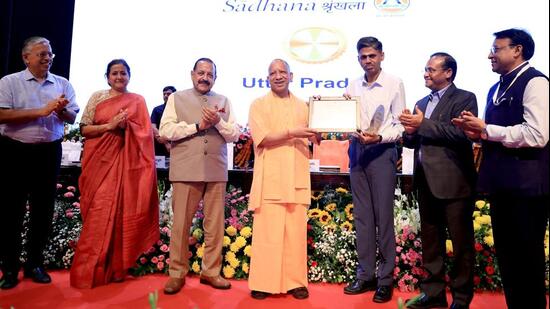Chief minister Yogi Adityanath at the inauguration of a two-day Northern Regional Workshop under the ‘Sadhana Shrinkhala’ (Sadhana Series) of Mission Karmayogi at Lok Bhawan, in Lucknow on Friday. (HT)