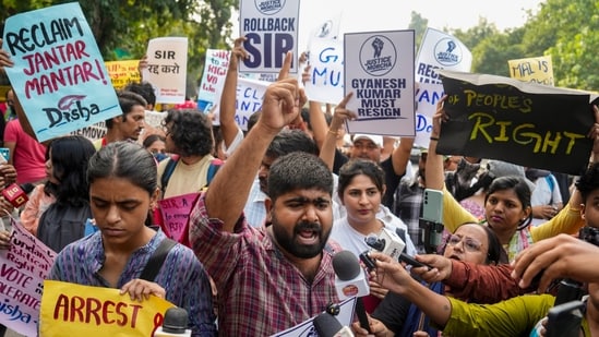 Anti-CEC protests LIVE: Members of Justice Morcha, along with students and youth activists, during a 'Reclaim Jantar Mantar' protest march from Press Club of India to Jantar Mantar in New Delhi on October 17.