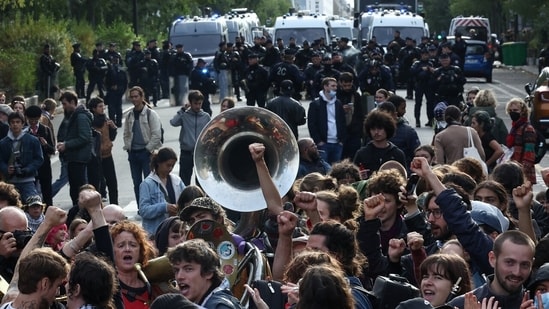 Protests, a government trying to pass a budget and presidential elections in the spring of 2027 complicate France’s fiscal challenges further.