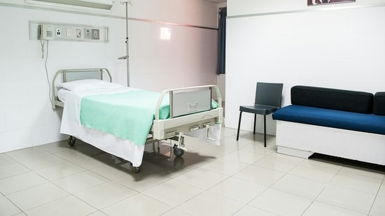 The proposed rules will not require private hospitals to adopt the rates charged at government facilities. (Representative)