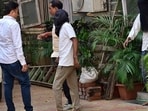 Ankit Khatri, Sameer Khatak and Jatin Panchal, who allegedly provided logistical support in the firing incident involving actor Tiger Shroff, were produced before a Qilla court in Mumbai.(Anshuman Poyrekar/HT Photo)