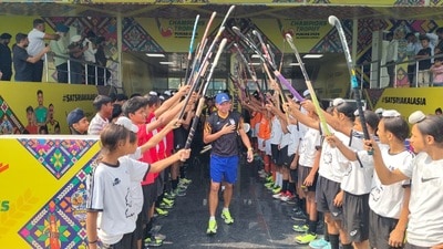 Local residents and enthusiastic budding hockey players gathered in large numbers to greet the visiting athletes. (HT Photo) Local residents and enthusiastic budding hockey players gathered in large numbers to greet the visiting athletes. (HT Photo)