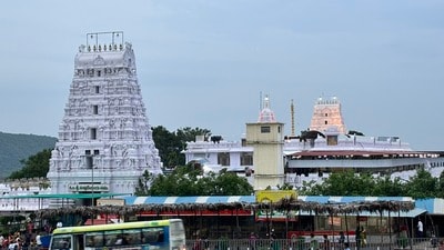 <p>తెలుగు రాష్ట్రాల్లోని ప్రసిద్ధ పుణ్యక్షేత్రాలను, ఉభయ గోదావరి జిల్లాల సౌందర్యాన్ని తక్కువ సమయంలో, సౌకర్యవంతంగా దర్శించుకోవాలనుకునే ఆధ్యాత్మిక భక్తుల కోసం…. IRCTC అద్భుతమైన టూర్ ప్యాకేజీని అందుబాటులోకి తెచ్చింది. 'గోదావరి టెంపుల్ టూర్' (Godavari Temple Tour) పేరుతో రూపొందించిన ఈ ప్రత్యేక ప్యాకేజీ ద్వారా గోదావరి తీరంలో వెలసిన అత్యంత మహిమాన్వితమైన దేవాలయాలను, కోనసీమ ప్రకృతి అందాలను సందర్శించవచ్చు.</p><p> </p> <p>తెలుగు రాష్ట్రాల్లోని ప్రసిద్ధ పుణ్యక్షేత్రాలను, ఉభయ గోదావరి జిల్లాల సౌందర్యాన్ని తక్కువ సమయంలో, సౌకర్యవంతంగా దర్శించుకోవాలనుకునే ఆధ్యాత్మిక భక్తుల కోసం…. IRCTC అద్భుతమైన టూర్ ప్యాకేజీని అందుబాటులోకి తెచ్చింది. 'గోదావరి టెంపుల్ టూర్' (Godavari Temple Tour) పేరుతో రూపొందించిన ఈ ప్రత్యేక ప్యాకేజీ ద్వారా గోదావరి తీరంలో వెలసిన అత్యంత మహిమాన్వితమైన దేవాలయాలను, కోనసీమ ప్రకృతి అందాలను సందర్శించవచ్చు.</p><p> </p>