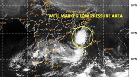 బంగాళాఖాతంలో బలపడుతున్న అల్పపీడనం