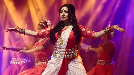 Actor Rituparna Sengupta performing during the Kali Bari Temple foundation day event held in Lucknow recently (Photo: HT)