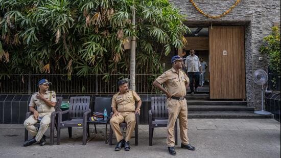 Mumbai Police have stepped up security outside actor Tiger Shroff's Bandra residence in Mumbai. (Satish Bate/Hindustan Times)