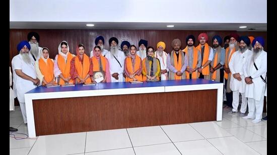 The SGPC president urged them to discharge their administrative duties with honesty and impartiality. (HT Photo)