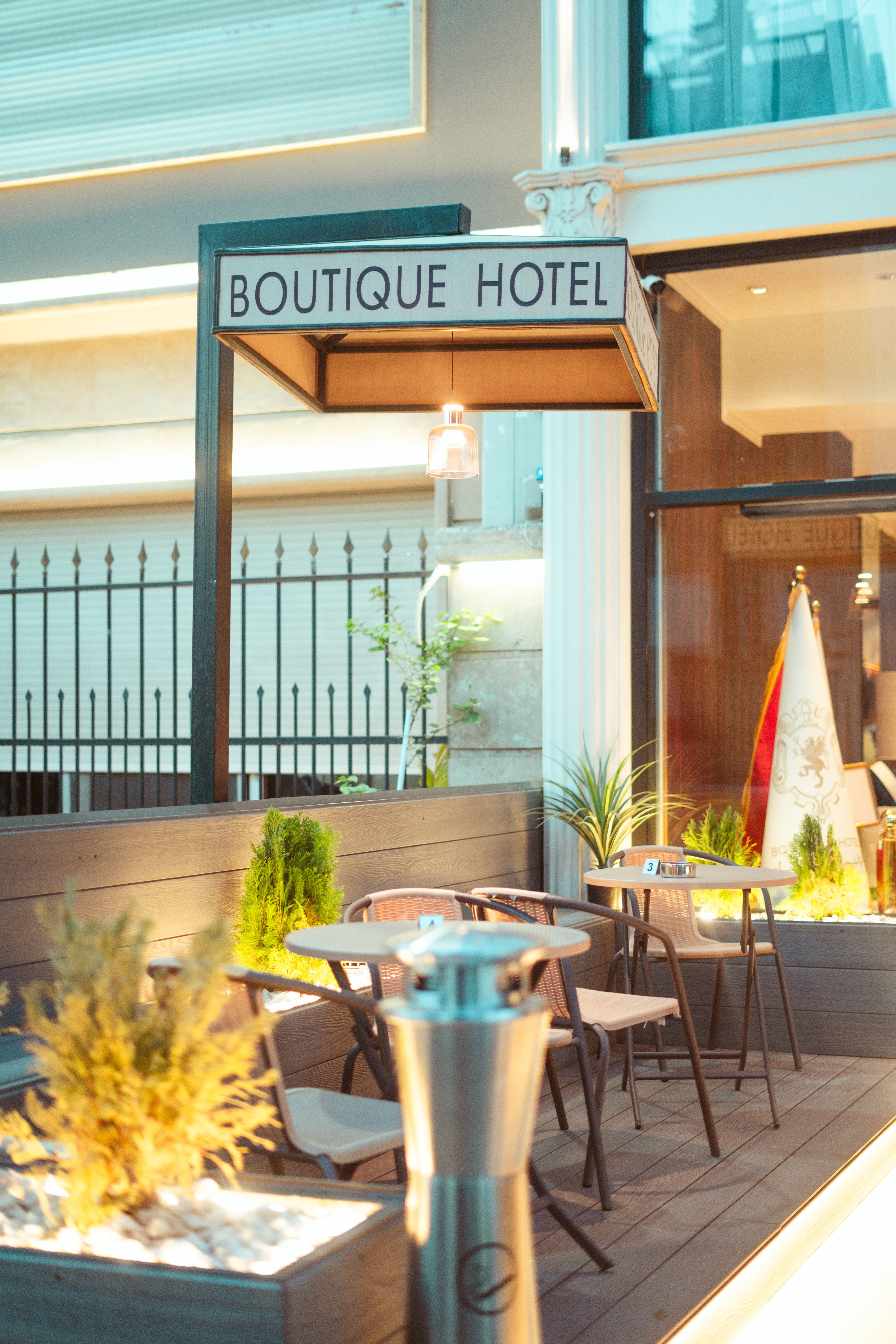 A hotel that appears close to a popular attraction may still be a long drive away in peak traffic. (Pexel) A hotel that appears close to a popular attraction may still be a long drive away in peak traffic. (Pexel)