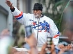  Amitabh Bachchan greets fans at his residence Jalsa, in Mumbai, Sunday,(PTI Photo/Kunal Patil)(PTI10_18_2026_000447A)(PTI)