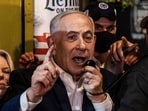 Benjamin Netanyahu (C) speaks at Ben Yehuda Market during a campaign visit in Jerusalem .(AFP)