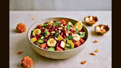 According to information shared by Market Yard traders, daily pomegranate arrivals have dropped from approximately 15,000 trays to 7,000-8,000 trays. (REPRESENTATIVE PIC) According to information shared by Market Yard traders, daily pomegranate arrivals have dropped from approximately 15,000 trays to 7,000-8,000 trays. (REPRESENTATIVE PIC)