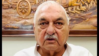Addressing journalists in Rohtak, Hooda held the state government responsible for the power supply disruption that continued across the state for three days. (HT Photo) Addressing journalists in Rohtak, Hooda held the state government responsible for the power supply disruption that continued across the state for three days. (HT Photo)