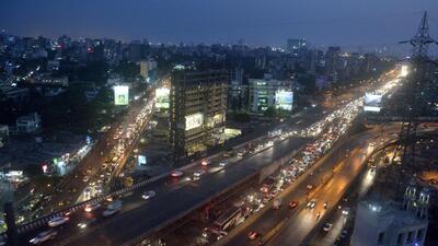 The 18-month project will include road dividers, thermoplastic markings, traffic signboards, pavement markers and traffic islands across Mumbai's city and suburban divisions. (Hindustan Times) The 18-month project will include road dividers, thermoplastic markings, traffic signboards, pavement markers and traffic islands across Mumbai's city and suburban divisions. (Hindustan Times)