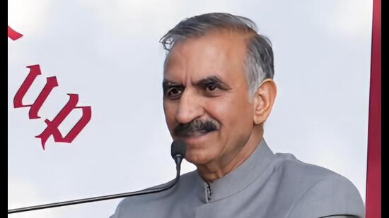 Chief minister Sukhvinder Singh Sukhu addressing the closing ceremony of the Koti Golf Cup-2026 tournament at Naldehra Golf Course in Shimla on Sunday. (HT)