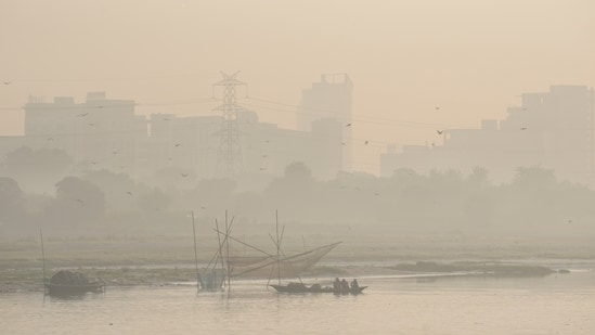The readings indicate that pollution levels are beginning to rise unevenly across Lucknow.